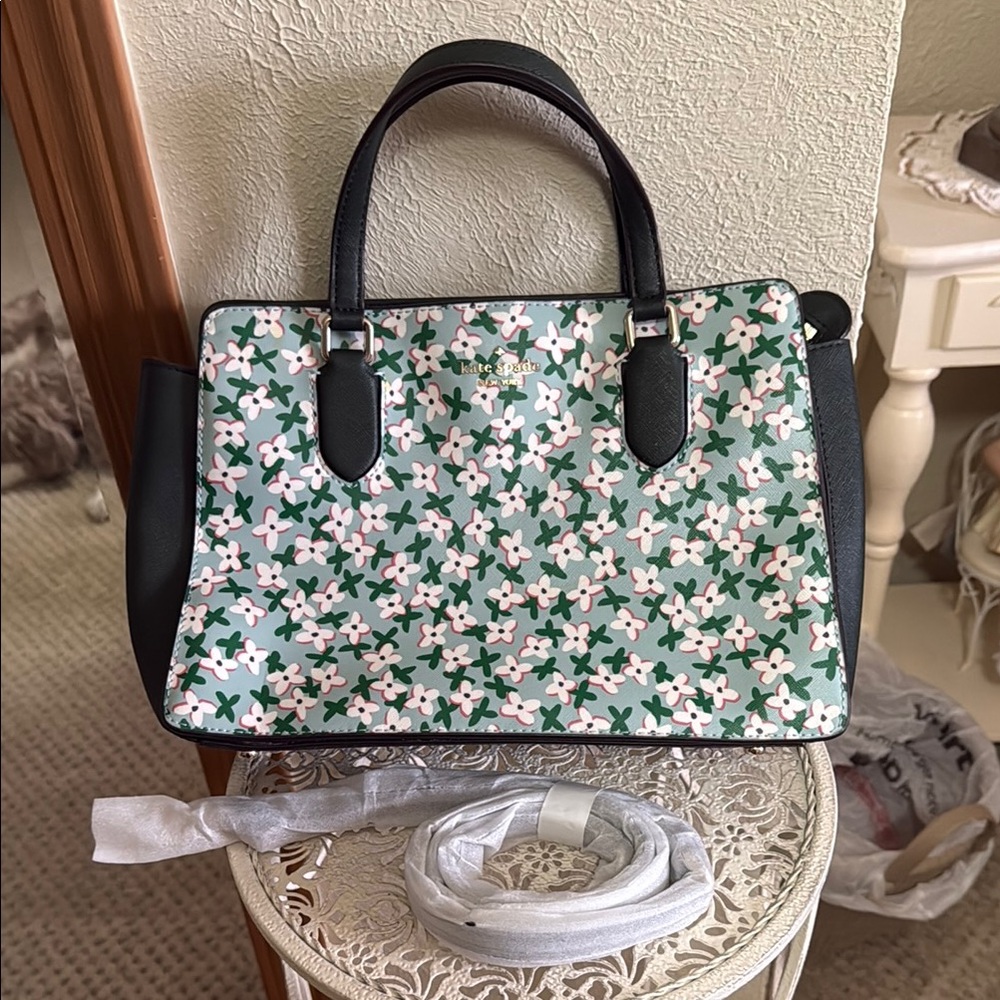 Kate Spade Laurel Way Reese Satchel Green with Flowers- Great Condition